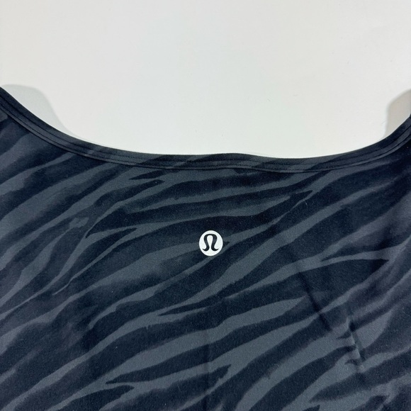 Lululemon Nulu Crop Slim Yoga Tee Shirt Le Tigre Camo - Picture 3 of 5